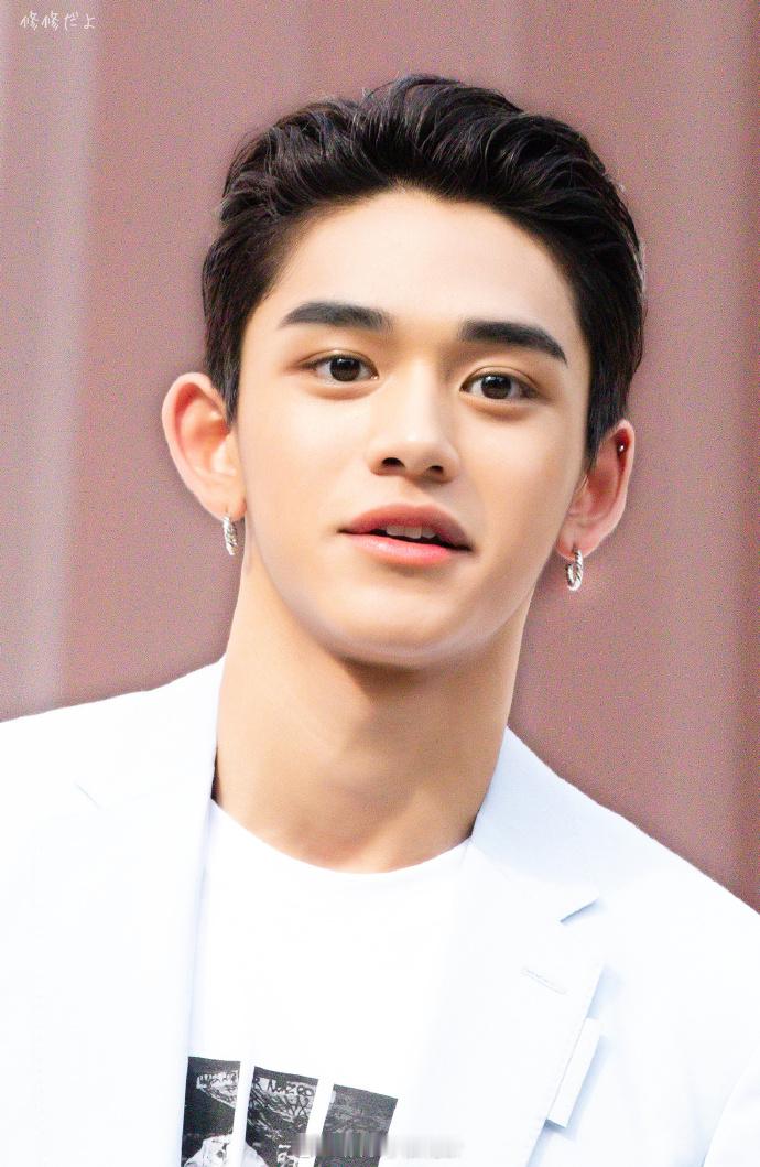 黄旭熙与SM解约黄旭熙离开SM 24日，发声明称SM与黄旭熙的专属合约将于4月2