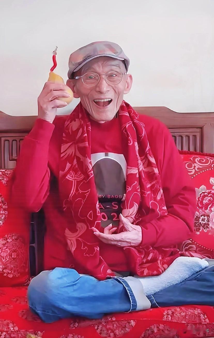 看到游本昌老爷子离世的消息，心里像是被什么东西狠狠堵了一下。

那句“幸福的悲壮