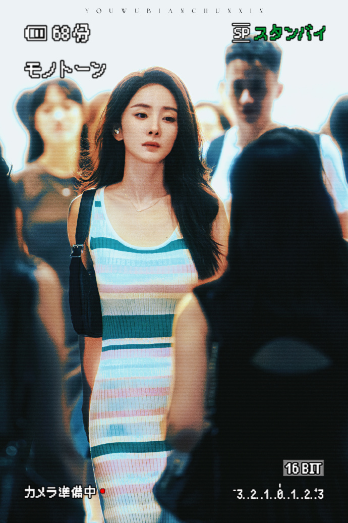 杨幂条纹吊带裙大波浪造型杨幂身材很曼妙  杨幂条纹吊带裙大波浪造型，杨幂身材很曼