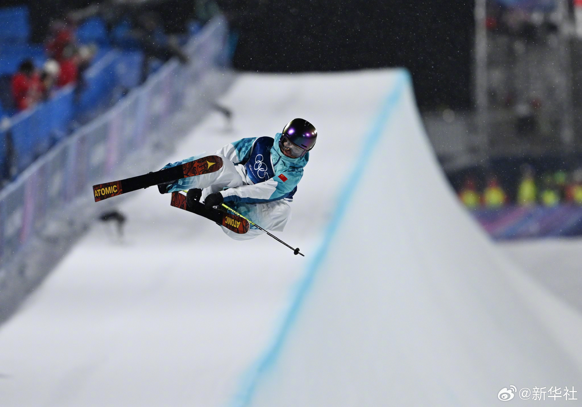【#4名中国姑娘进自由式U池决赛#】当地时间19日，米兰冬奥会自由式滑雪女子U型