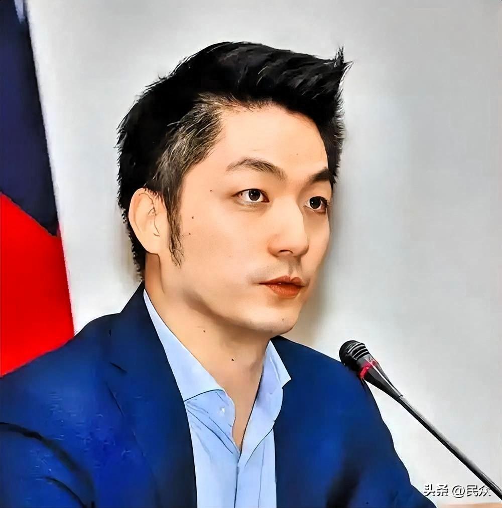 刷到台北市长蒋万安对郑丽文赴陆的表态，那高高在上的八个字，直接给我整不会了。
 