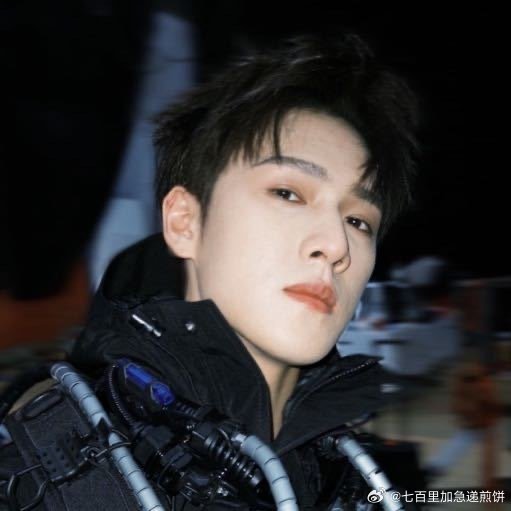 李昀锐换头像了，《合成令》要抬上来了 ​​​