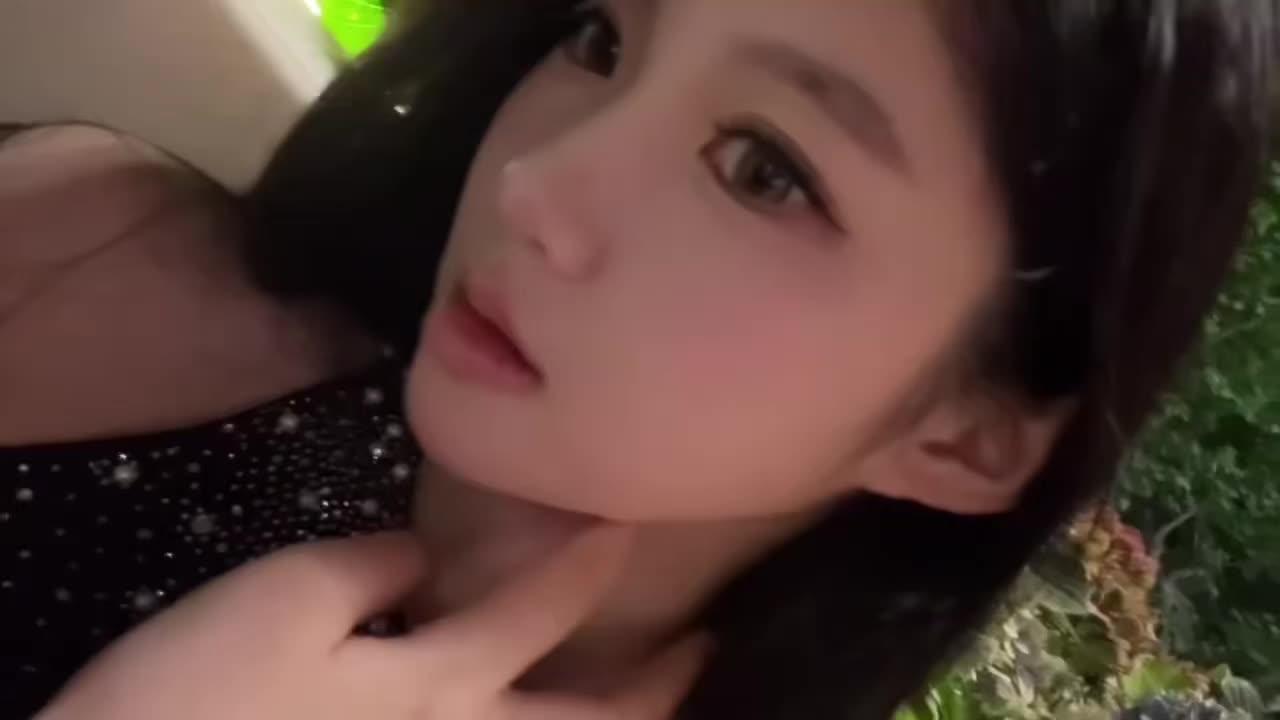 本人爱上网球的理由是 击球的瞬间像是在抽生活的耳光