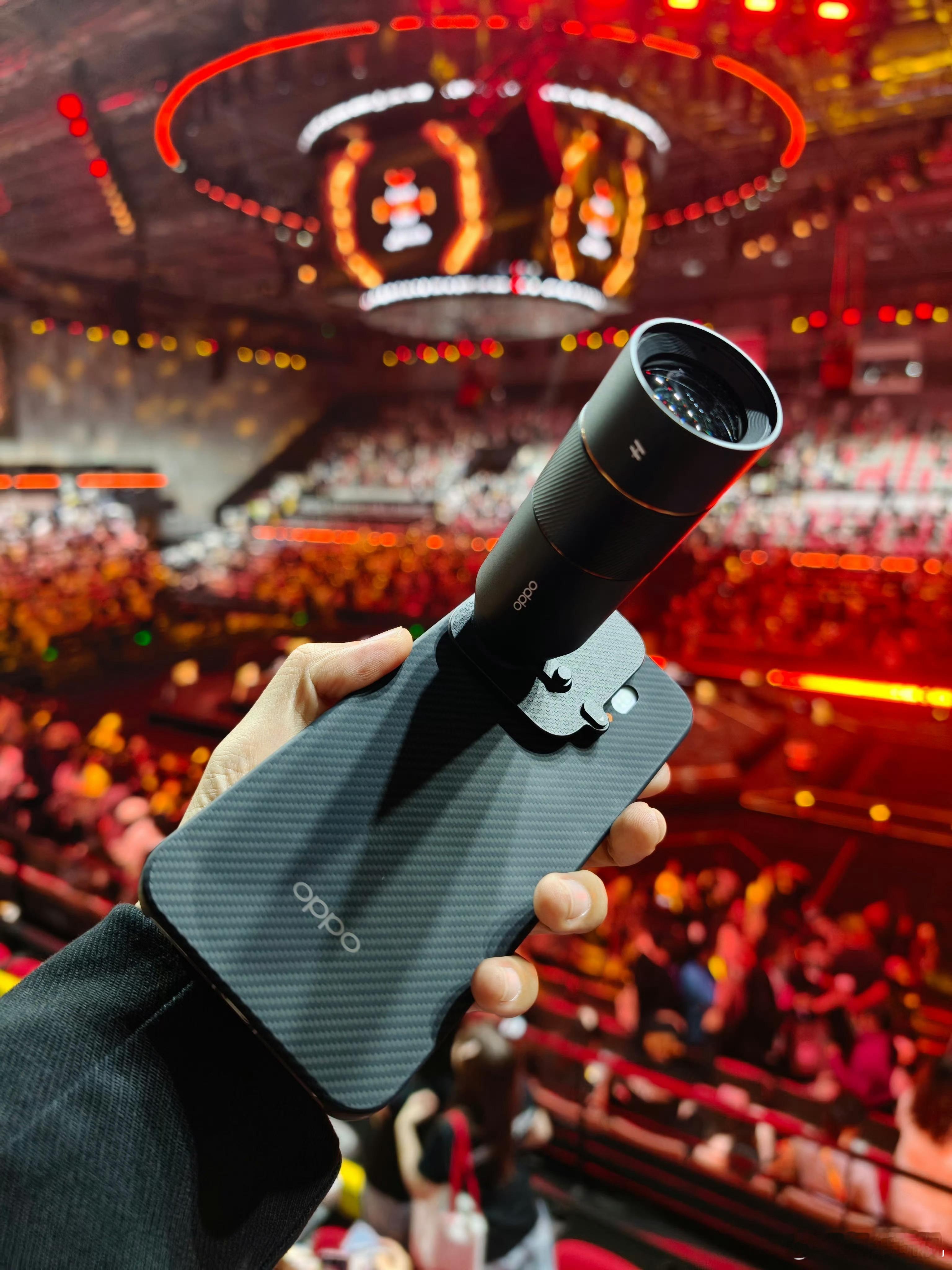 这一代的OPPO和vivo都有增距镜了，这个配件你们会买吗？ ​​​