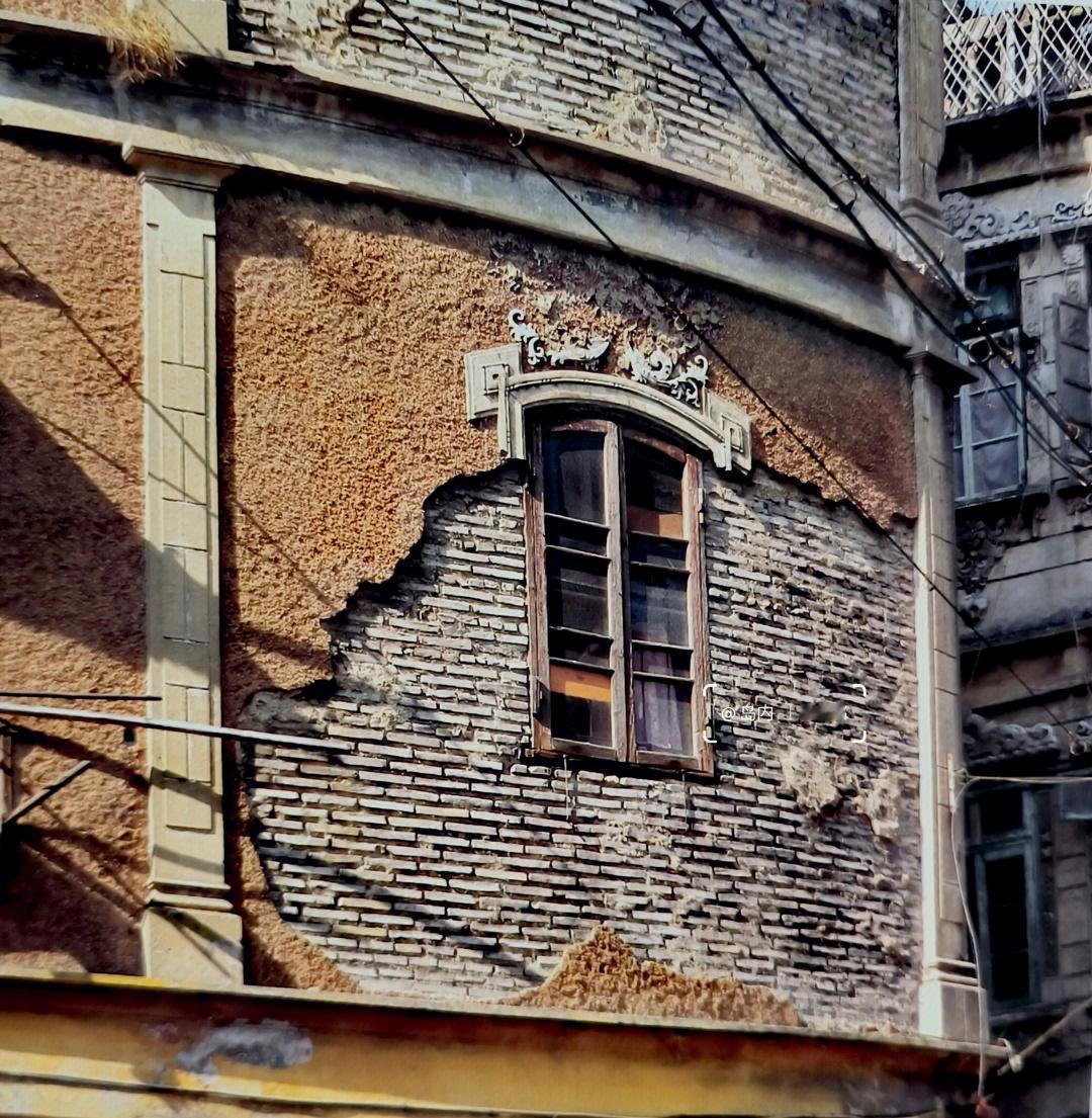 汕头金平区部分老建筑破败：修复之困非仅经济难题
汕头金平区的骑楼等老建筑，是“百