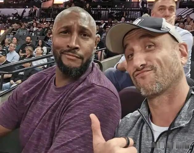 真把文班亚马当吉诺比利用了？
今天马刺对阵老鹰的比赛中，文班亚马替补出场，这已经