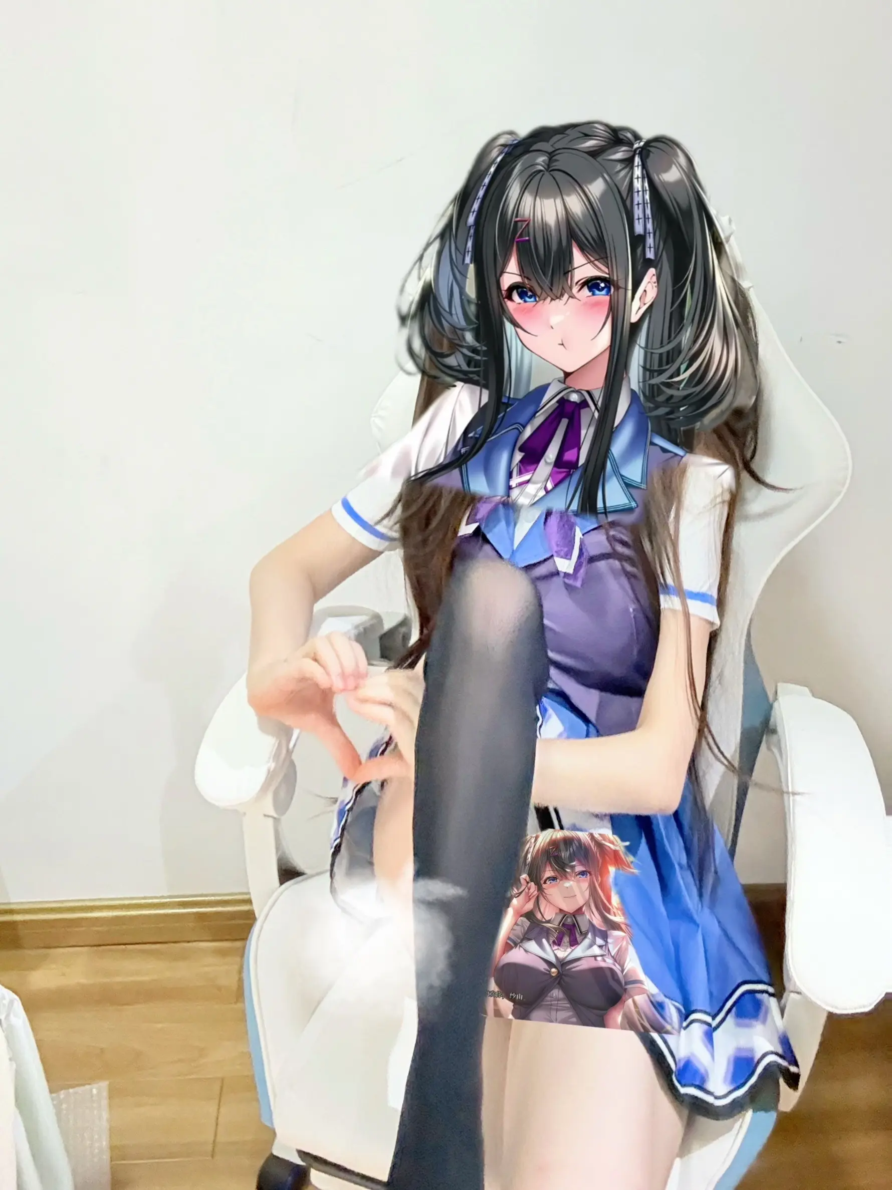 上课和直播最搞爱小动作之人。