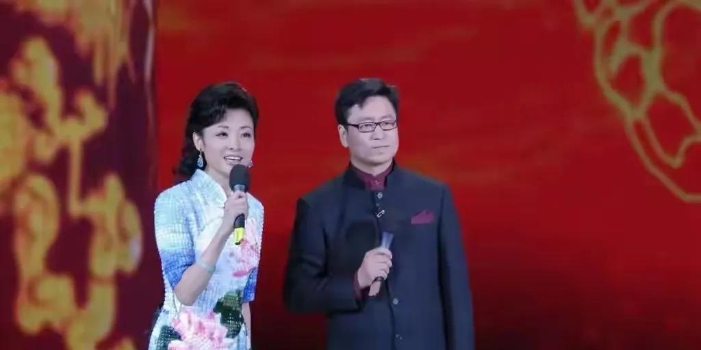 2025年12月7日，知名主持人周涛在观影结束后遭遇代拍围堵。代拍者不顾其多次婉