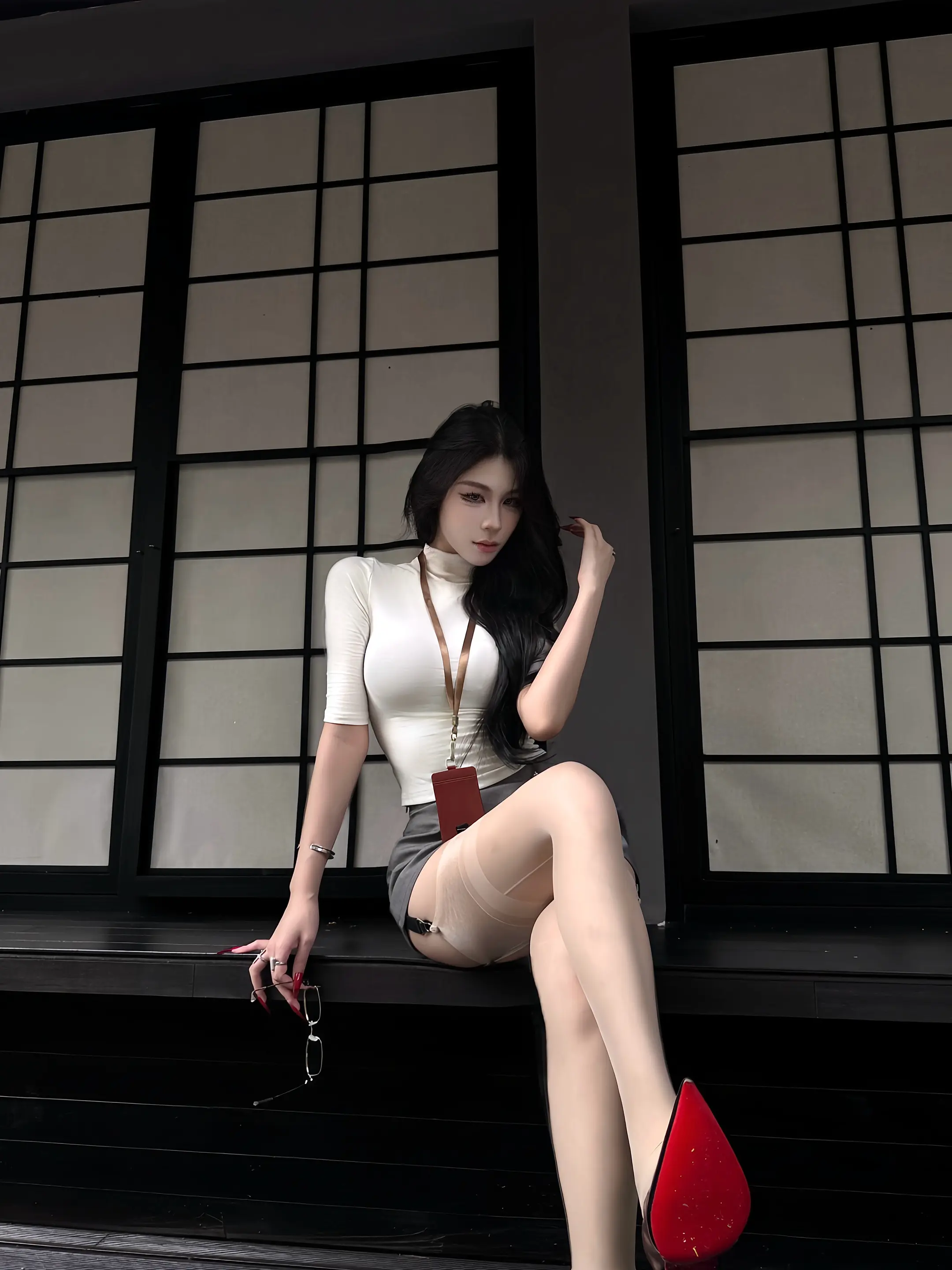 就算我踩你 你也要为我的红底高跟鞋买单