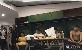 浙江队0-5惨败后，内部气氛低迷而非矛盾，这反映出职业足球面对战术纪律彻底失守的