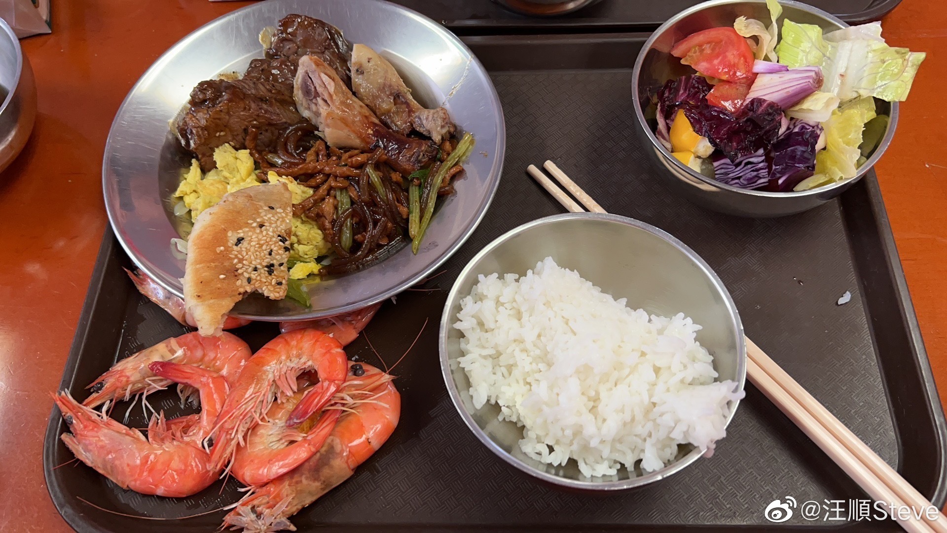 这是ws说他要把掉的体重吃回来然后发的一张图我内心os：减脂餐