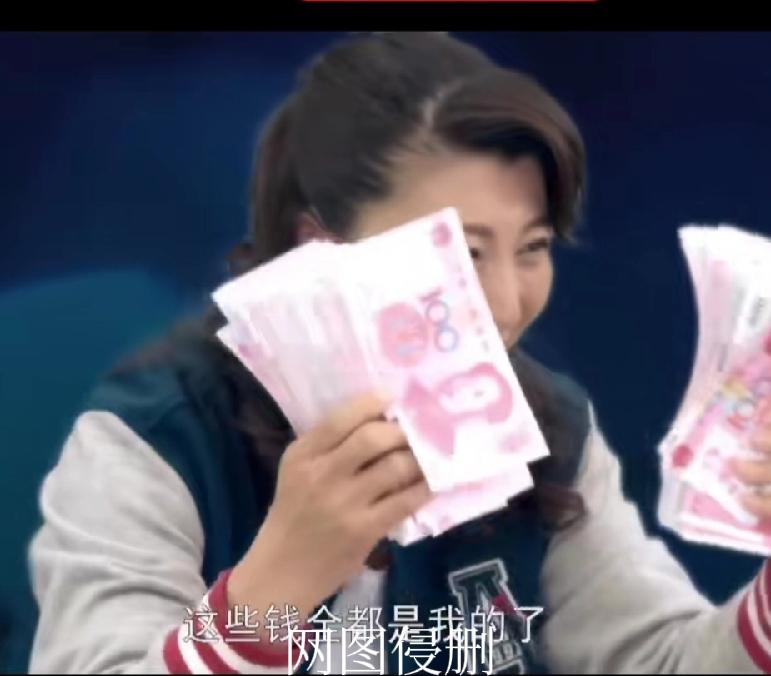 阎学晶一边说儿子儿媳收入低“哭穷”，一边又晒在三亚享受生活“炫富”。
这大概就是