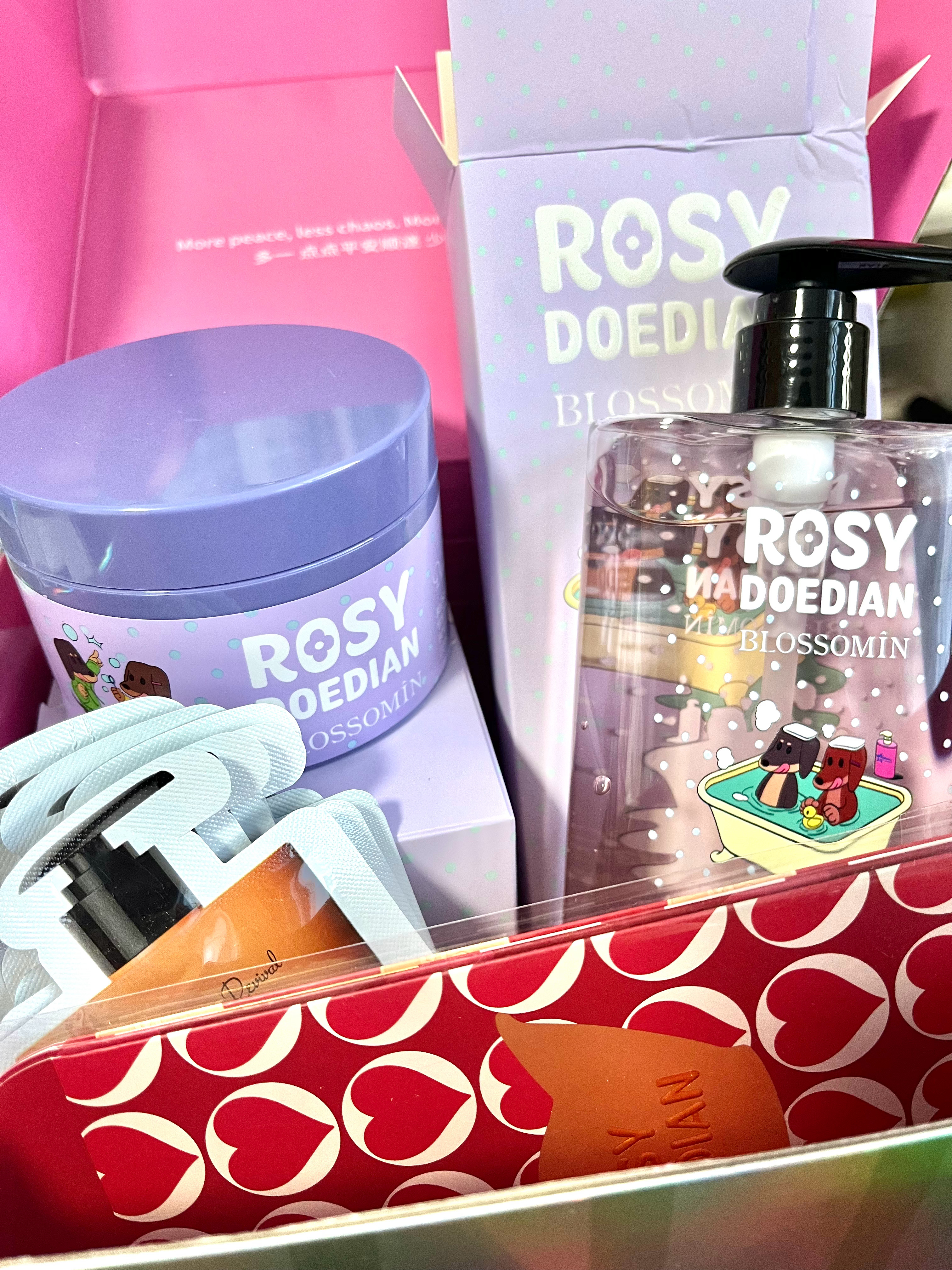 甜梦多一点和甜蜜复兴的身体乳➕沐浴露组合都到啦🥰不拆封保质期有三年所以我决定用