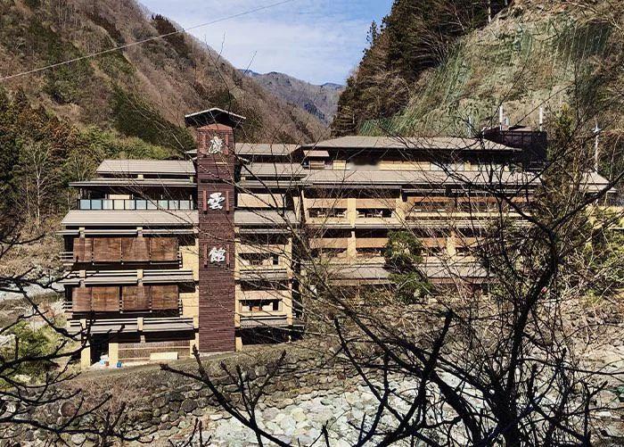 世界上最古老的酒店是日本的西山温泉庆云馆，自公元705年起营业至今。至今，它仍是