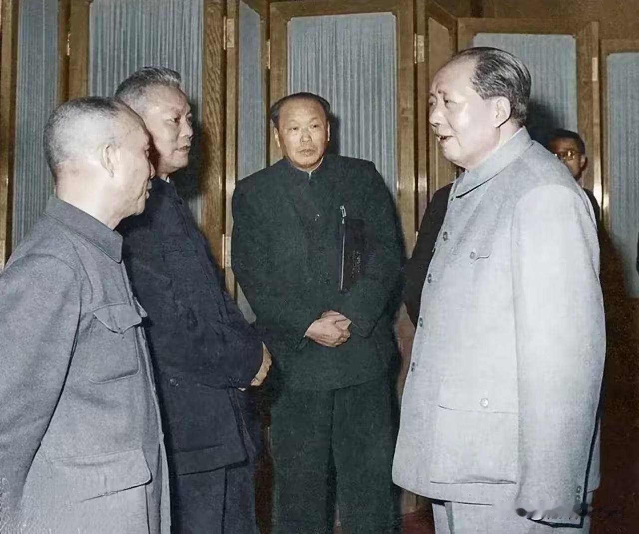 百年治党利器！批评与自我批评，常学常新
 
很多人以为“批评和自我批评”只是会上