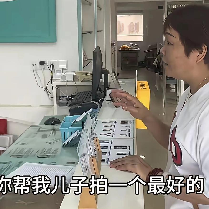 叶锐聪妈妈办完回归宴，第二天就带儿子拍身份证，还硬刚买家：“快刀斩乱麻我在行！你