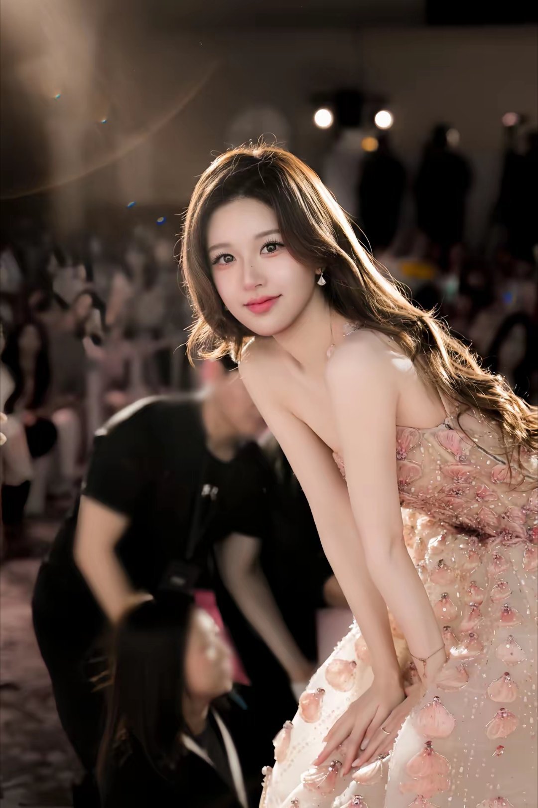 小火靠捧，大火靠命。毫不夸张地说，赵露思是唯一一个被内娱看衰到极致，最后靠作品硬