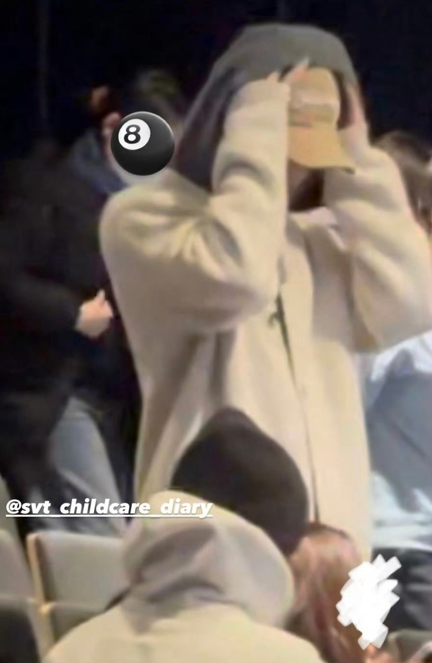 徐明浩 藏得好深的徐明浩终于出现了，被偶遇看前辈话剧！好消息，是新鲜的明浩，坏消