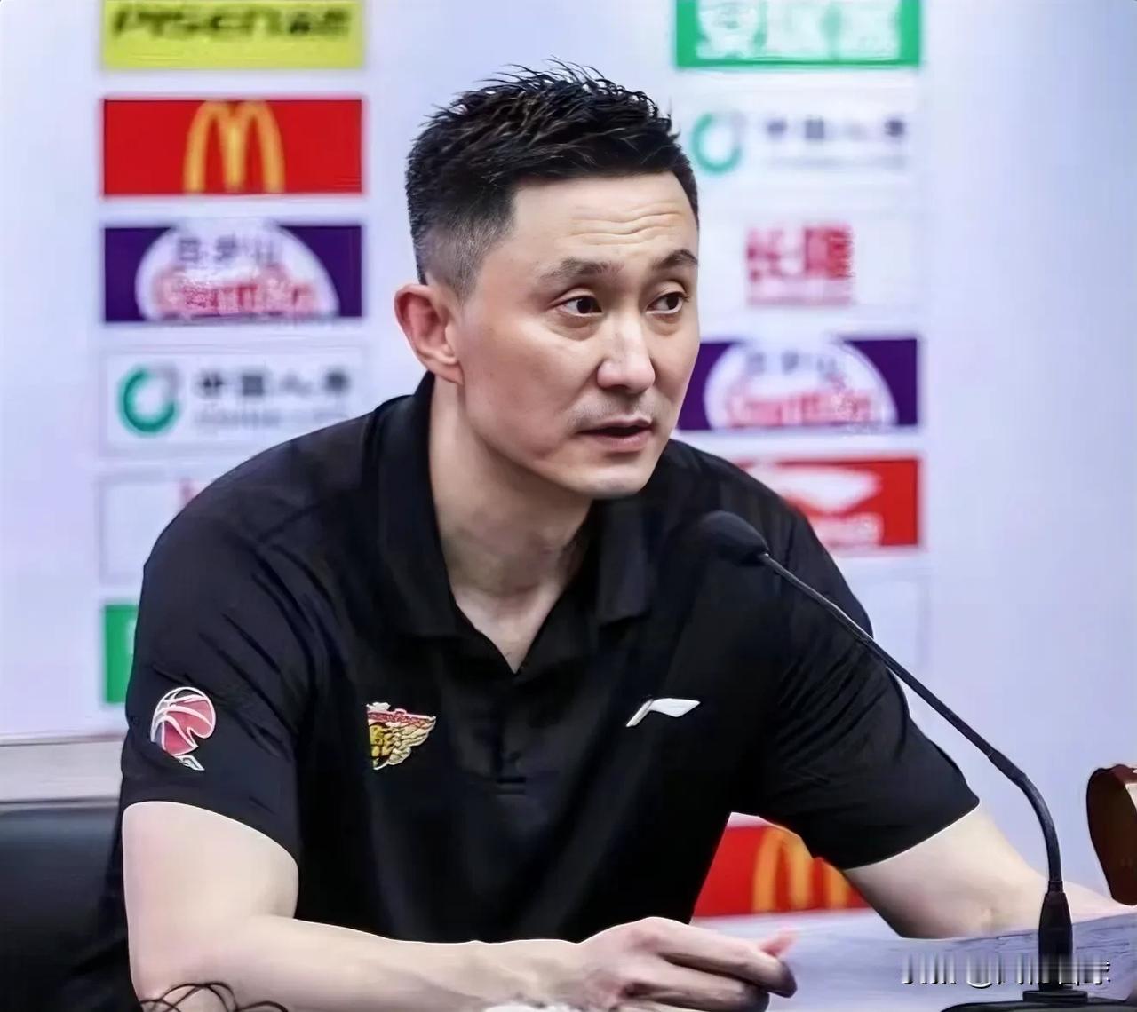 太愤怒了！广东爆冷90-107不敌辽宁，杜锋批评这5人表现不合格是输球原因！
1