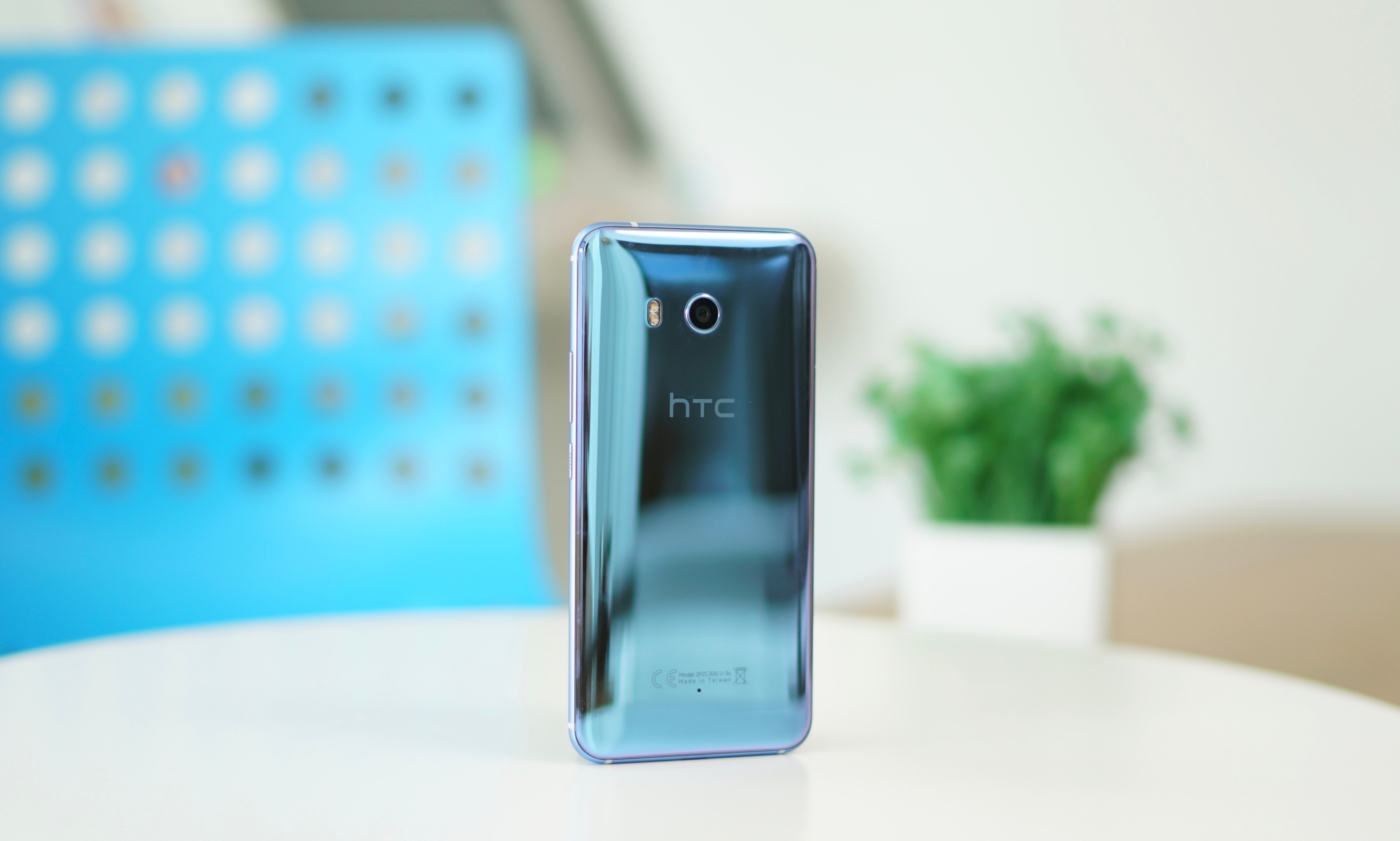 很好奇，当年热爱HTC手机的那帮人现在都在用啥手机？ ​​​