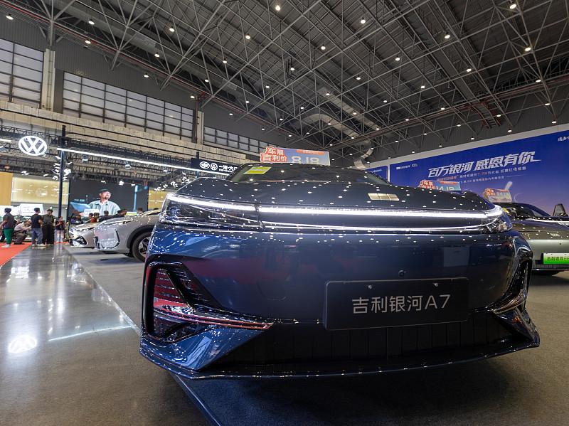 买车的话我会认真考虑吉利银河A7。它性价比超高，售价8.98 - 12.58万元
