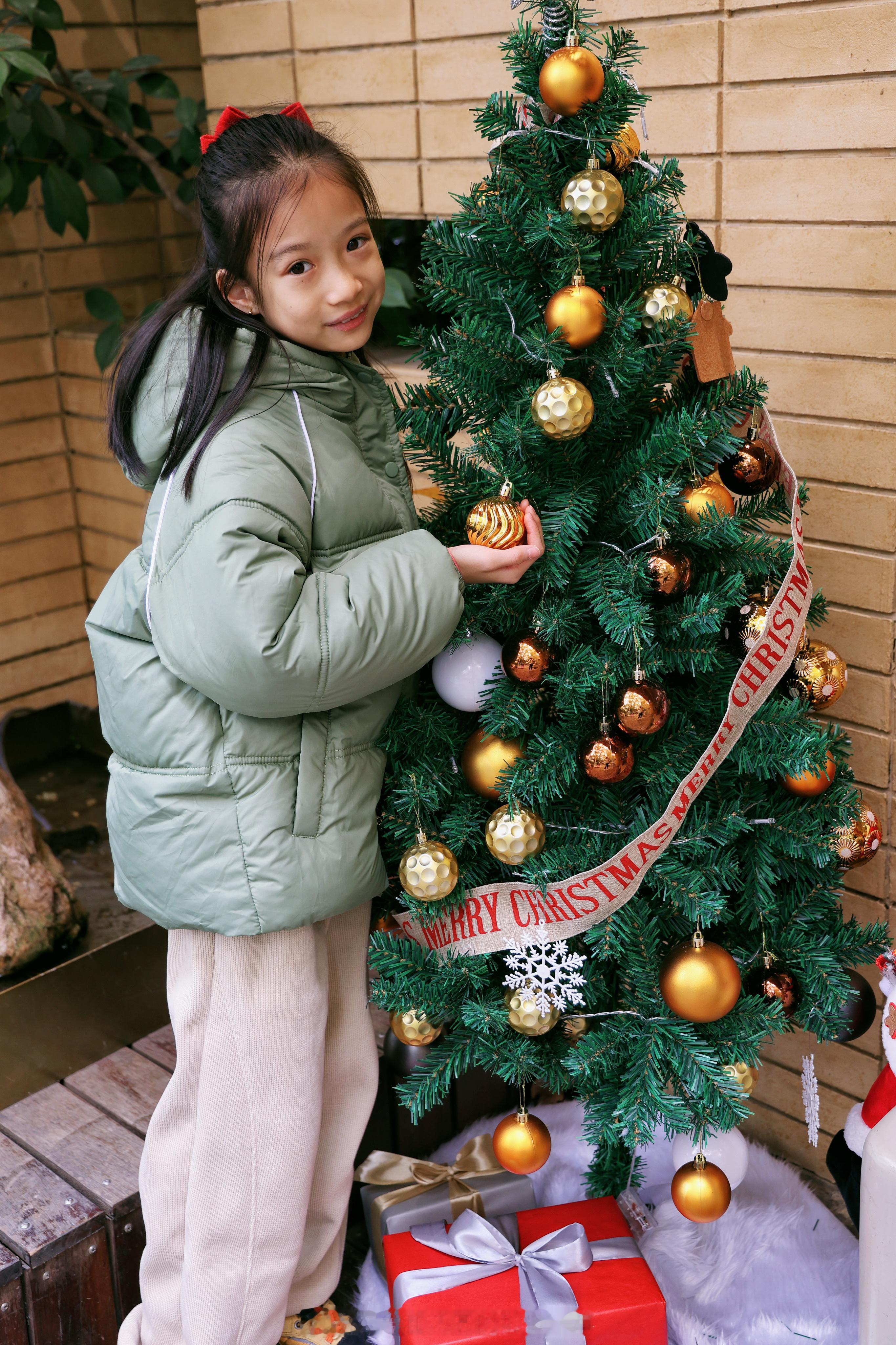 杭州这个季节超美～追完银杏追红枫叶还到处都是圣诞气氛～～🎄 养娃的高光时刻[超