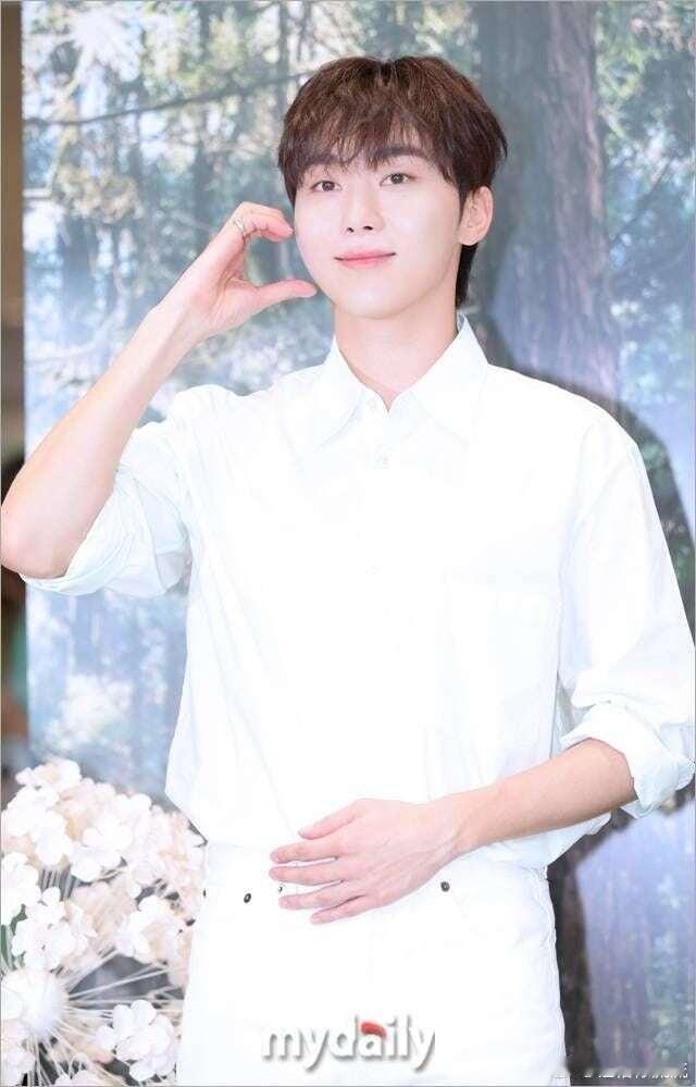 夫胜宽将演员出道夫胜宽演员出道夫胜宽将以“演员夫胜宽”的身份开启新的挑战。据采访