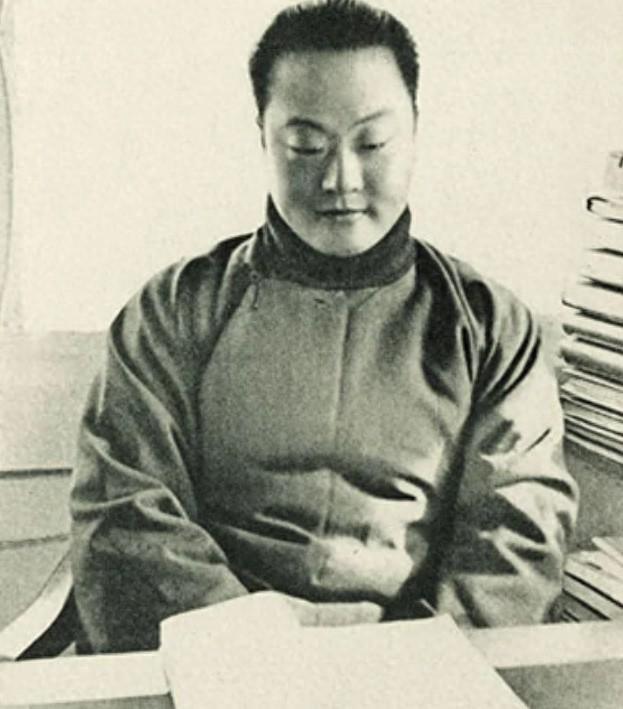 1948年程砚秋得知周恩来曾到家拜访却未见面，随即召徒弟问了一道重要问题，你知道