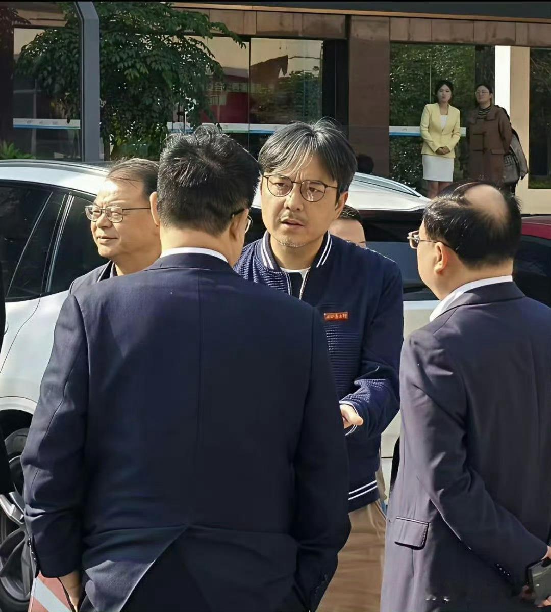 汪涵据说已经是湖南卫视的管理层了，他这种在行政属于哪个级别呢[思考] ​​​