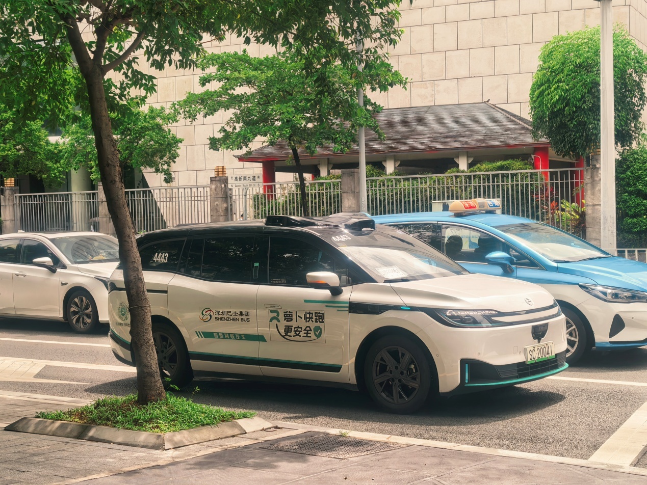 无人车出海提速。 萝卜快跑 在香港启动右舵全无人测试，在伦敦开启自动驾驶测试，计
