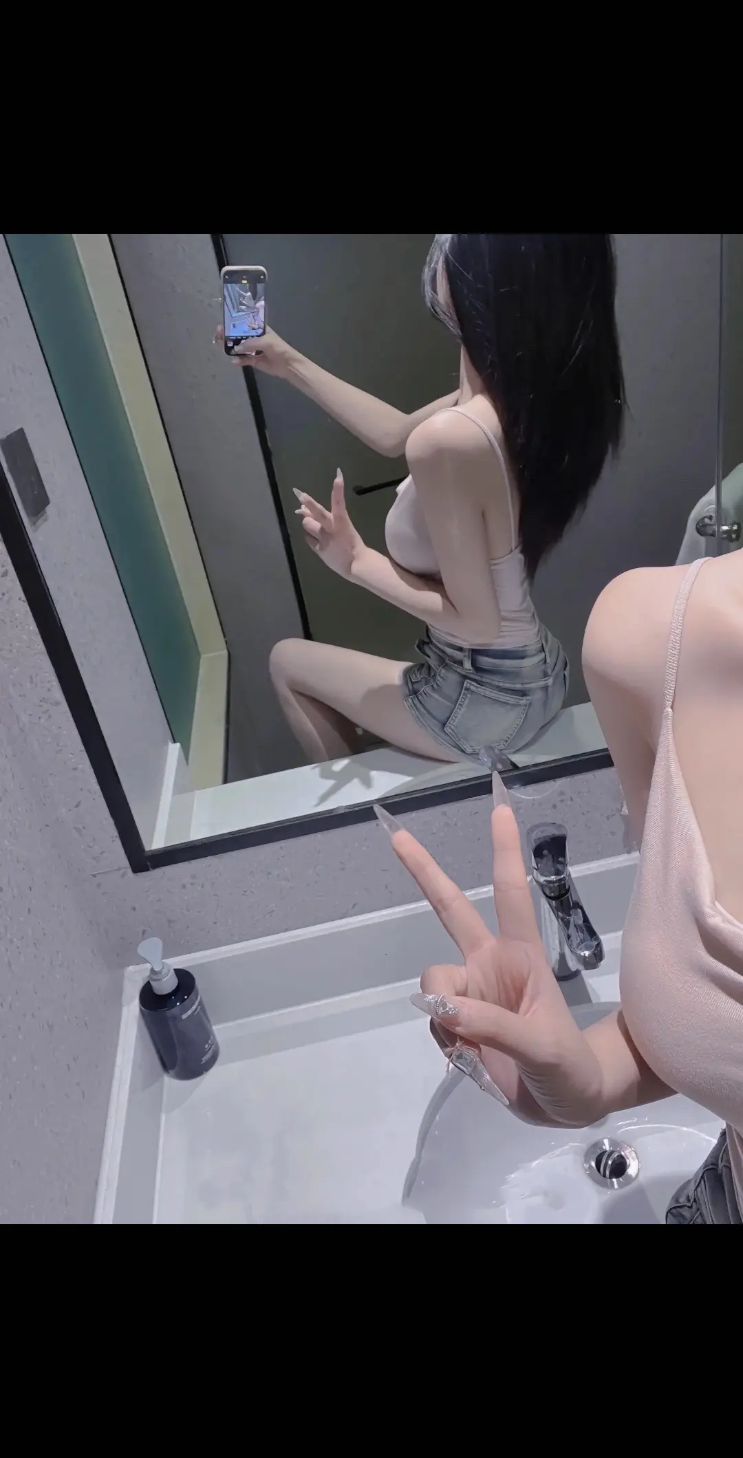 黑长直女孩 大长腿 对镜拍 情感 女人味十足