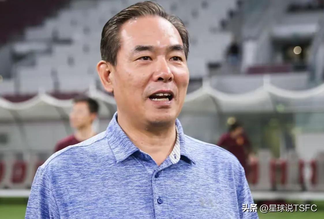 还记得那句“心里有座坟，住着苟仲文”吗？
最后我们来看，只有蔡振华才是中国足坛的
