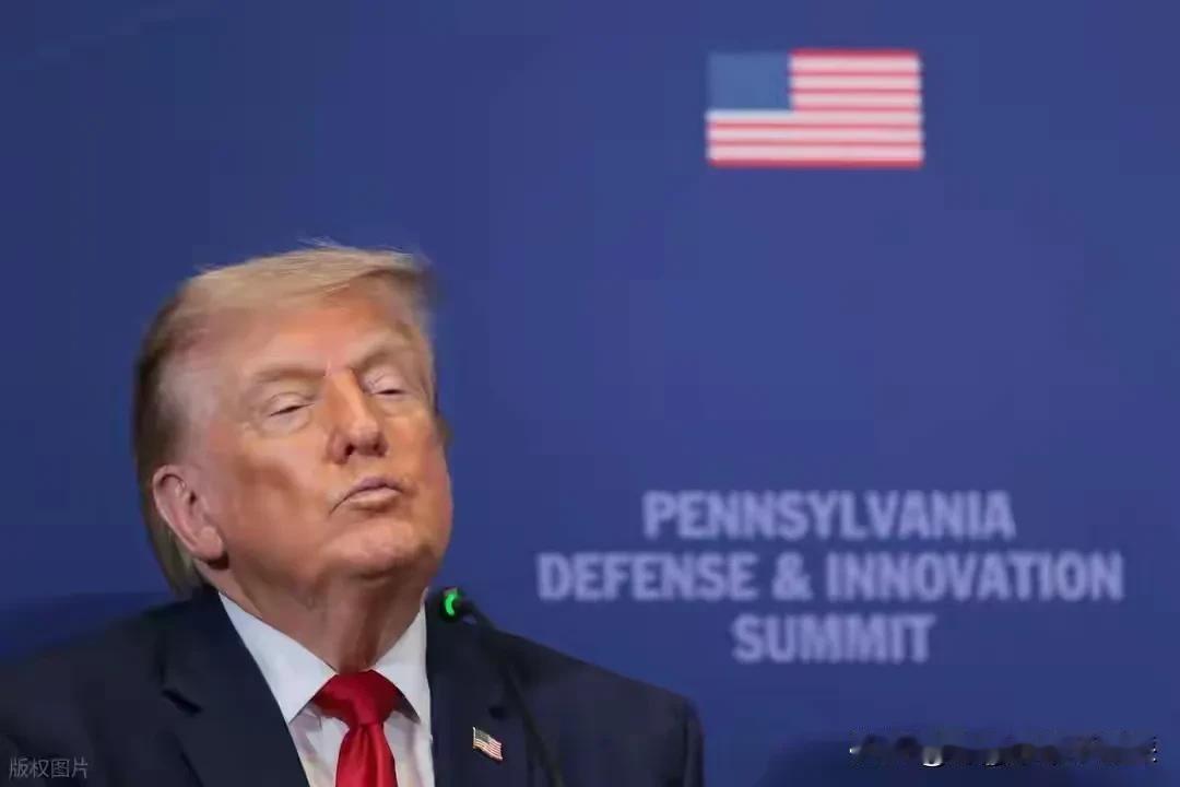 特朗普信口雌黄，胡编乱造。扯出2020年选举败给拜登主要是因为中国窃取了美国2.