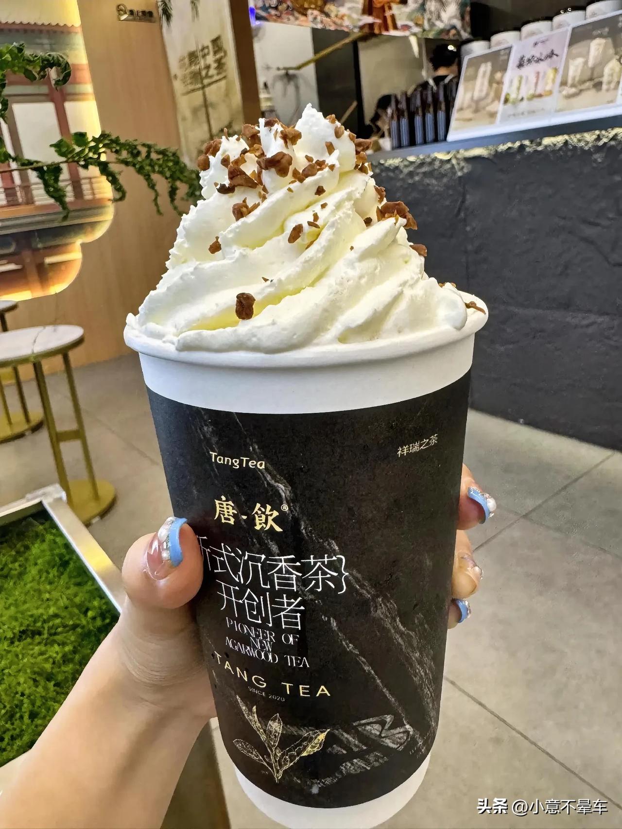  搞一杯，精神回归。怎么说呢，好吃不好喝，一般般吧。不如茶颜[祝福]