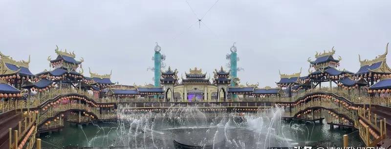 9月中旬去万岁山，人肯定没暑期那么疯狂，但周末照样挤得你怀疑人生。开封没有直达高