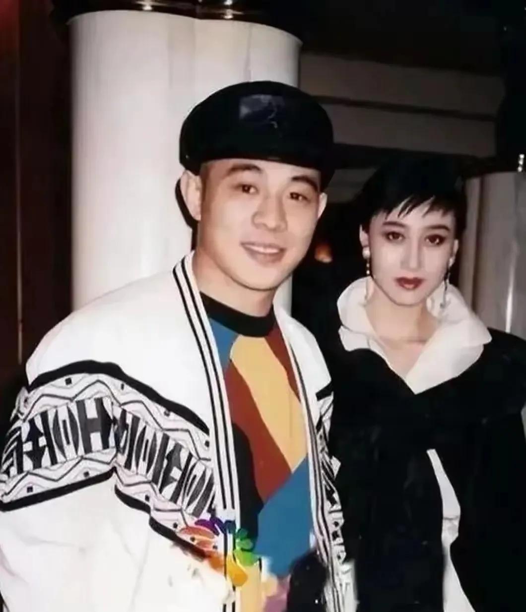成龙有两个方面比不过李连杰！

成龙和李连杰，是我国功夫电影史上两个回避不了的人
