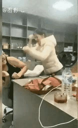 打着打着就打到一起去了…彼此都懂，所以心照不宣