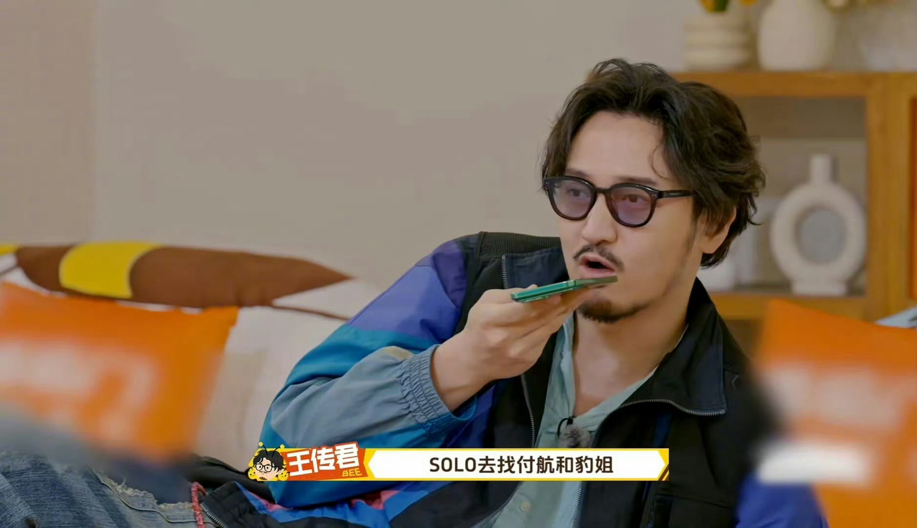 王传君当导演鬼点子生成中周五晚高疯不愧是王传君！导演思路清奇又有趣，恋综玩出新高