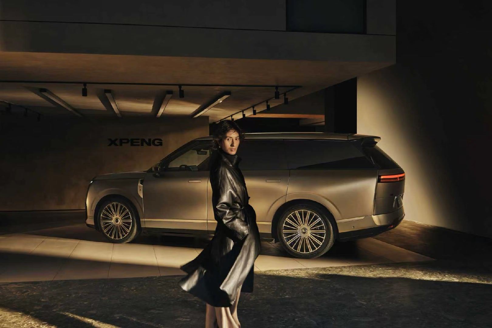 新科技旗舰小鹏GX来了 小鹏GX的第二波美图来了，日照金山的车身色非常大气，这外