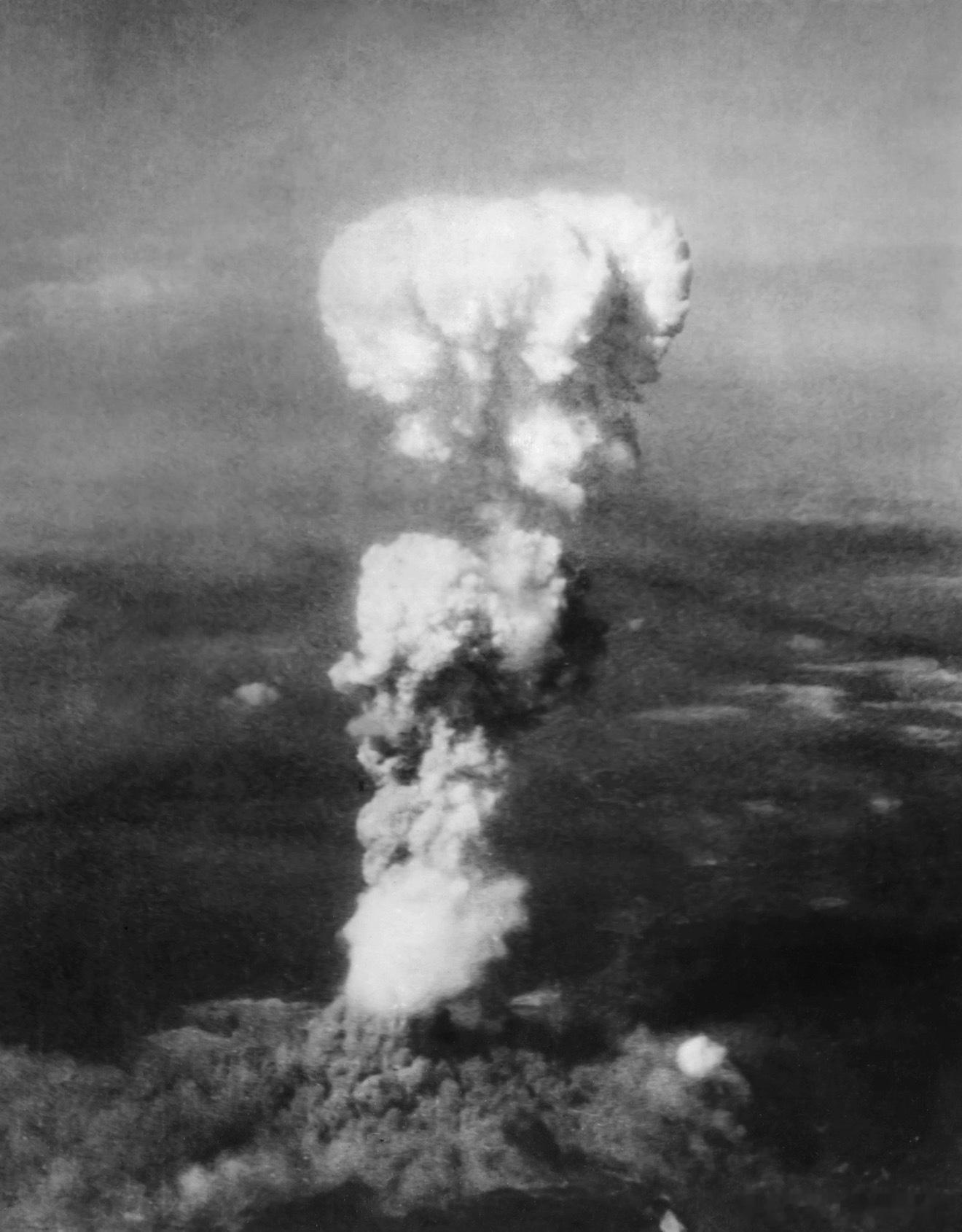日本篡改历史被反噬了从否认侵略到否认核爆：日本历史修正主义的反噬“日本没有遭过原