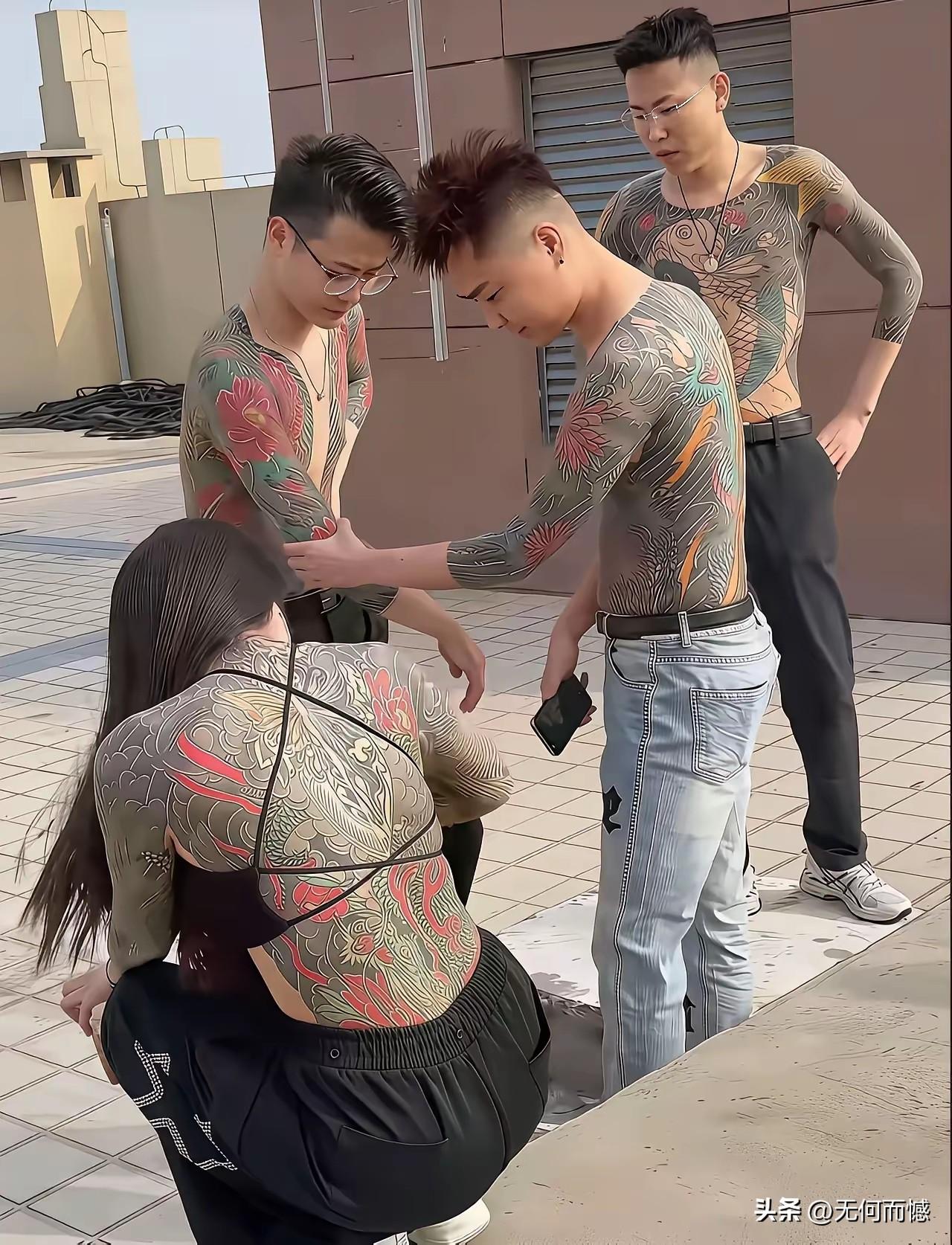 这些小年轻的，年纪都不是很大，把自己的身体纹成了这个样子，今后如何面对人生？自为