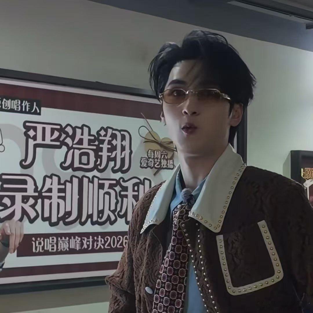 严浩翔vlog有粉丝应援严浩翔 vlog 随拍，无意间收录粉丝应援画面，没有多余