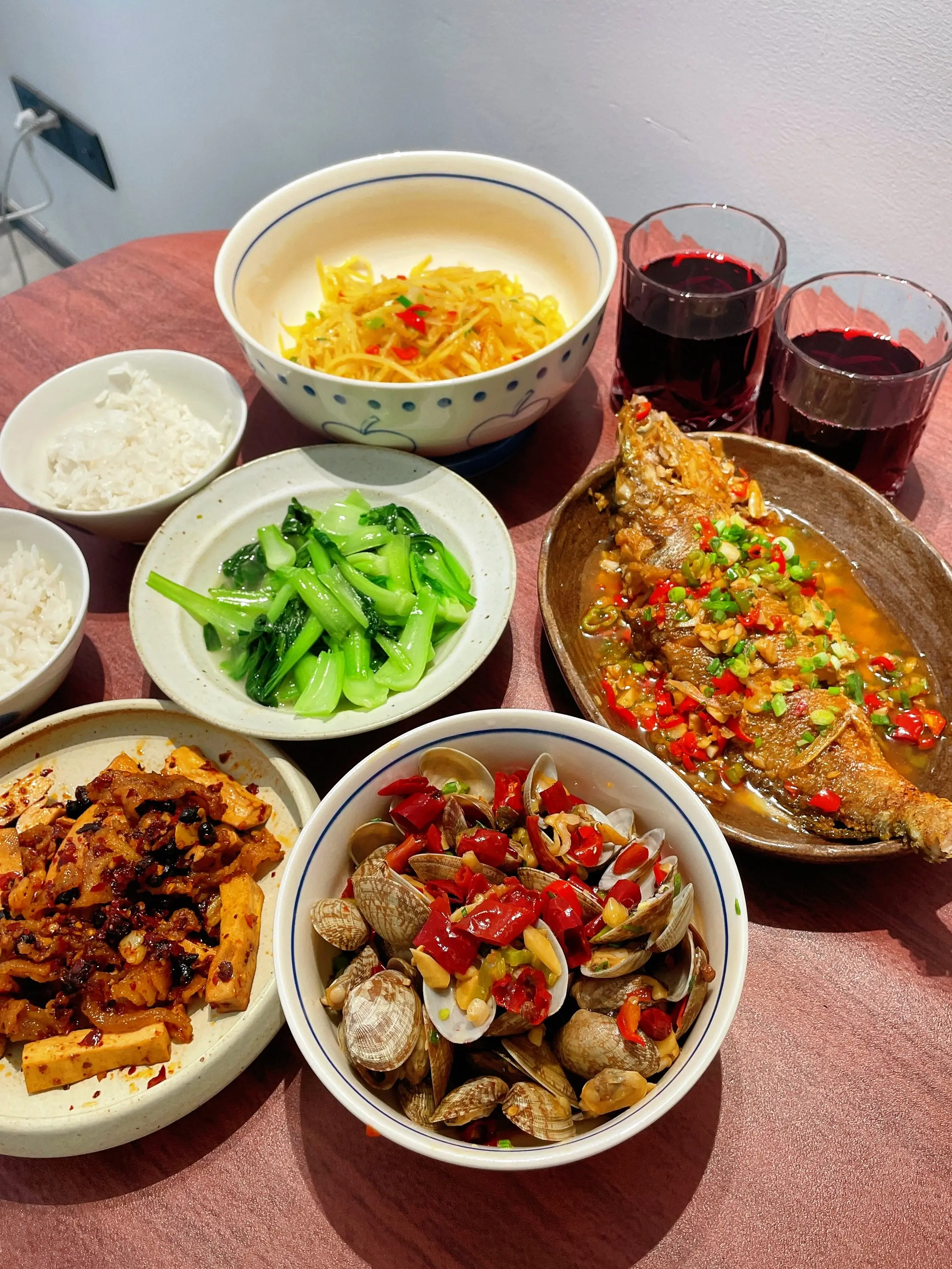 人只有快乐 运气才会好 活在当下  不要预支明天的烦恼 好好吃饭🍚