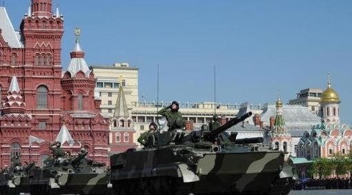 只要中国不动，美国就不敢和俄罗斯直接开战，同样，只要俄罗斯不动，美国也不敢轻易和