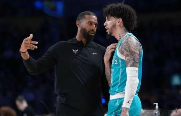 美媒:拉梅洛鲍尔想换队可惜没有球队感兴趣
据美国媒体披露，球星拉梅洛-鲍尔在黄蜂