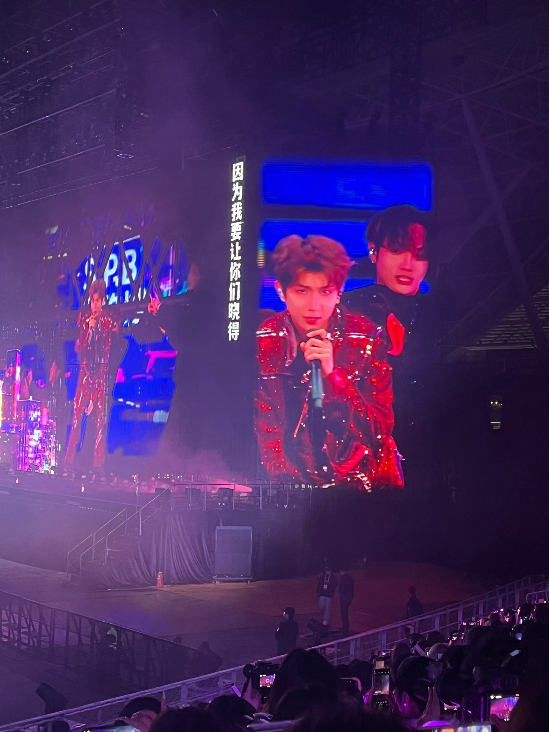 王源演唱会 今天好多人都去看了王源演唱会，我朋友圈被刷屏了。[并不简单][并不简