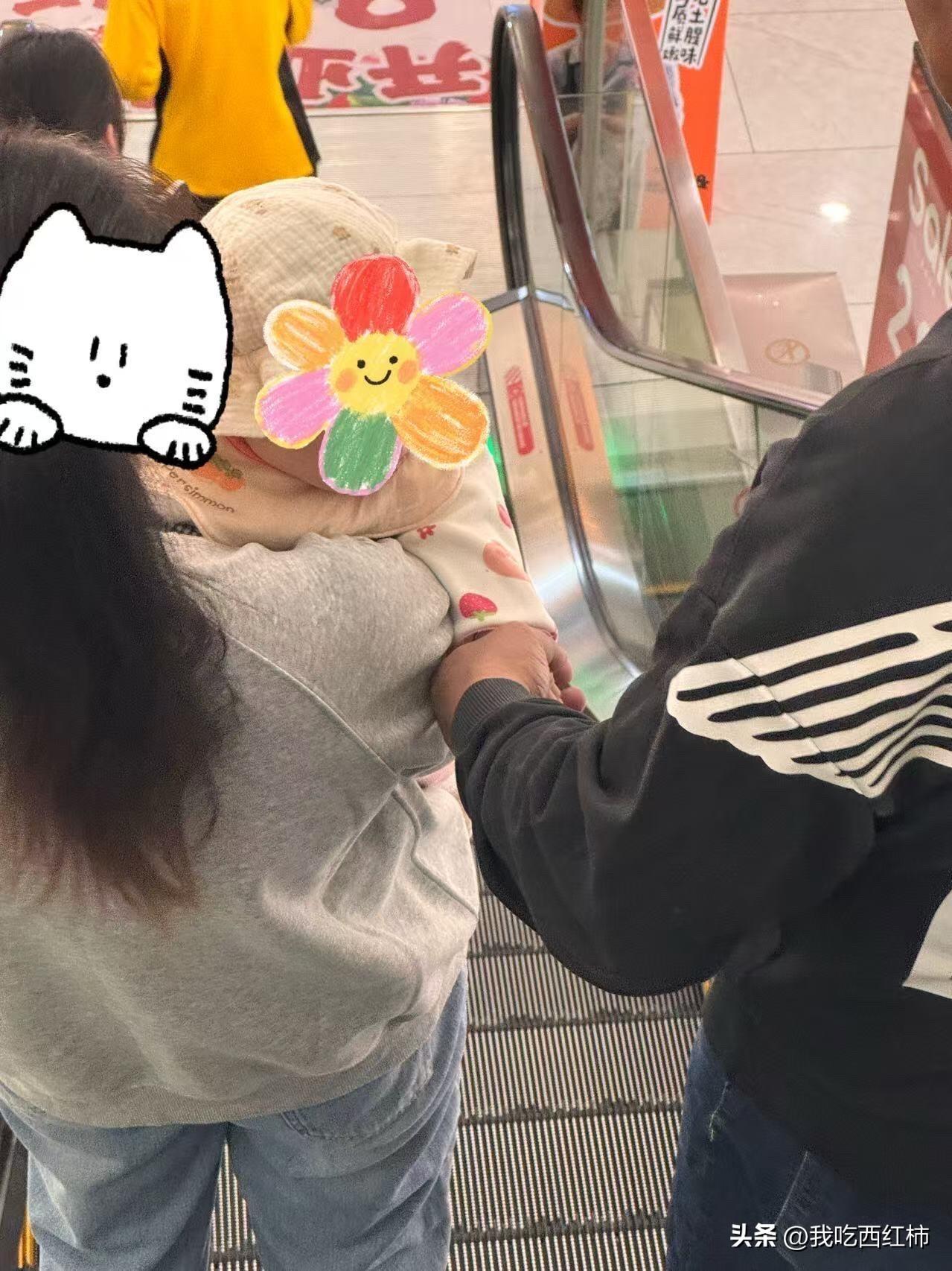 公婆这是抢孩子吗？
只要我抱孩子，他们一有空就来抱走。我公公要是在就会一直让我婆