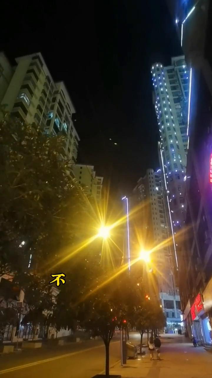 生活就是一边拥有，一边失去，一边选择，一边放弃。人生哪有事事如意，生活哪有样样顺