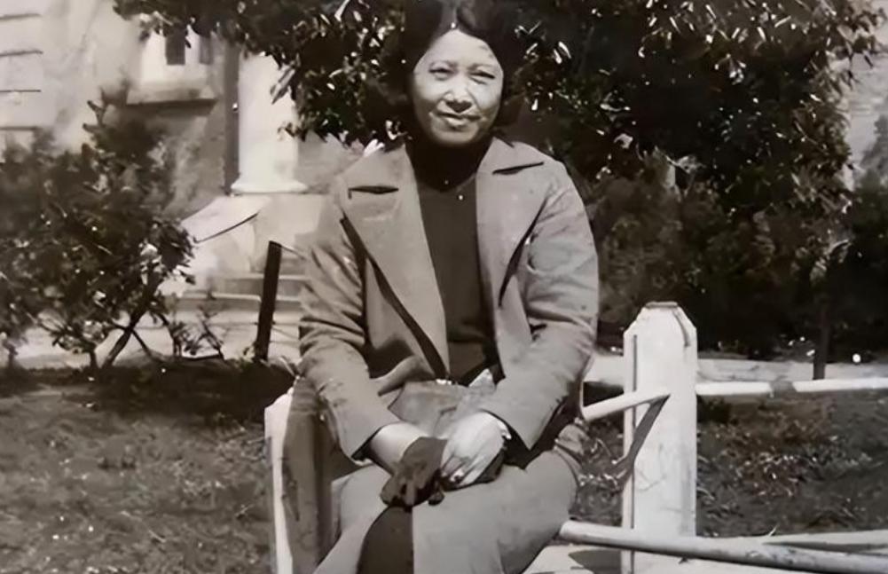 1951年泸州刑场，一名37岁女子被押上行刑台，临刑前她突然喊出一个名字，行刑队