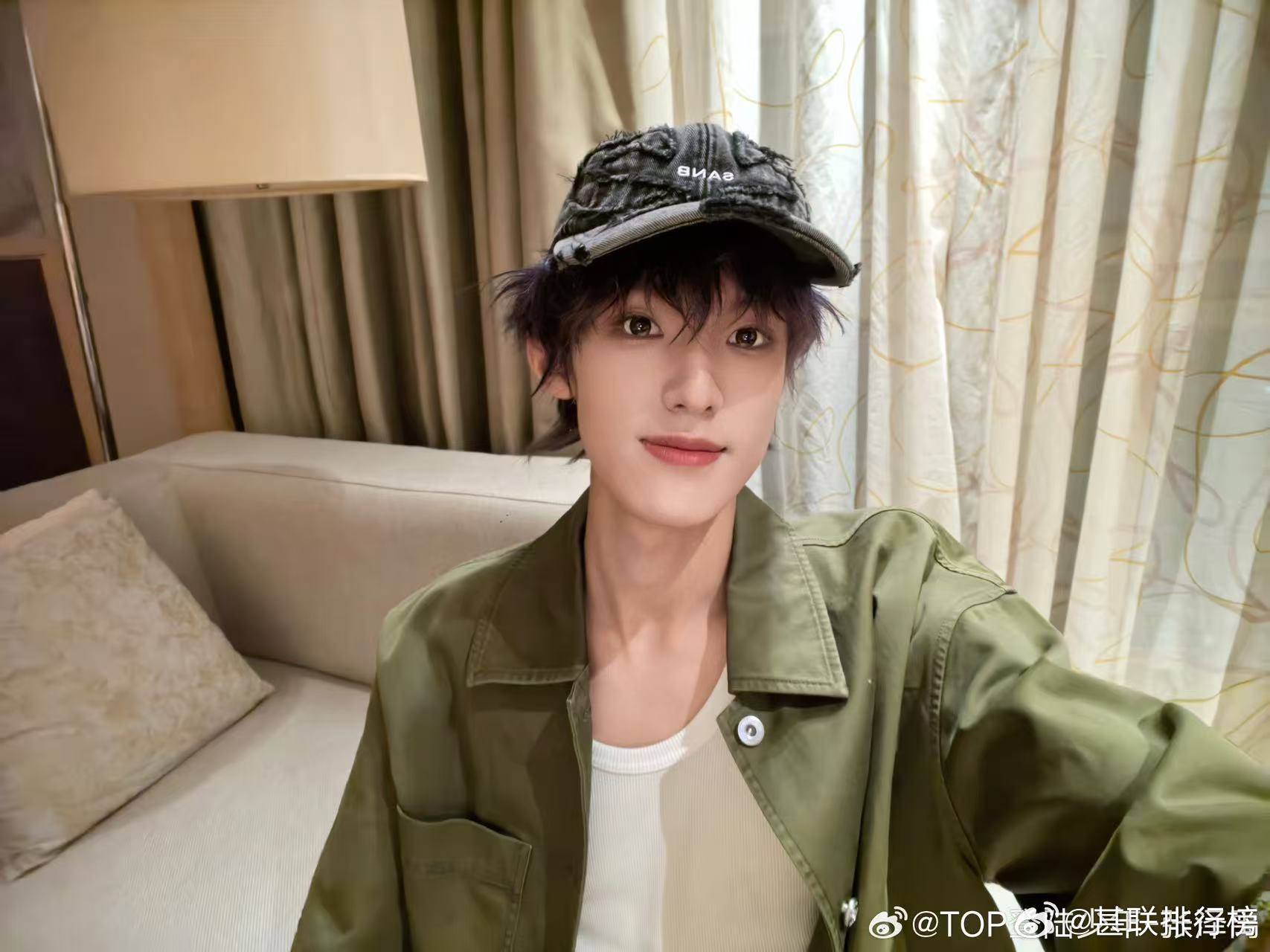 张泽禹备注已严肃更改 追星最美好的莫过于双向奔赴，我们向着他，他也望向我们。 ​